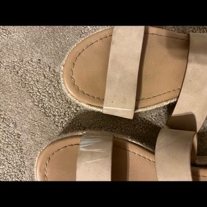 Soda platform sandals